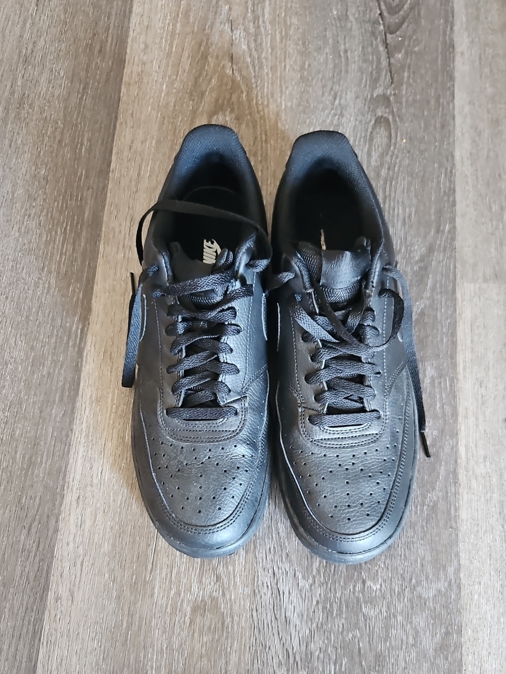 Nike Men’s Black Low-Top Leather Sneakers